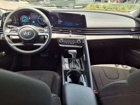 Used 2024 Hyundai Elantra Blue FWD image 18