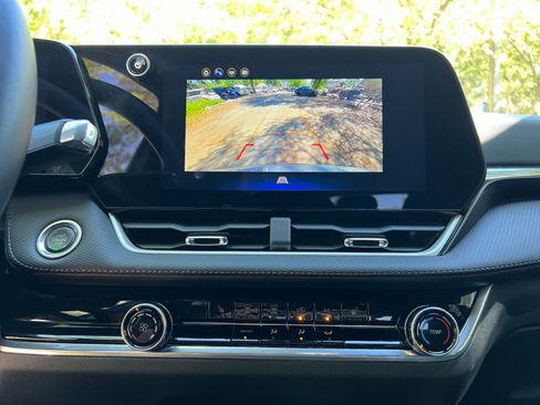 Used 2025 Chevrolet Equinox LT image 17