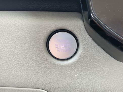 Certified 2025 Kia Carnival SX Prestige FWD image 18