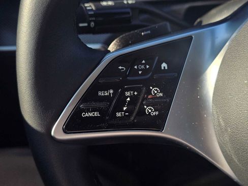 Used 2025 Mercedes-Benz C 300 4MATIC Sedan image 32