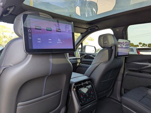 New 2025 Cadillac Escalade IQ Luxury 1 w/ Smart Trailering package image 18