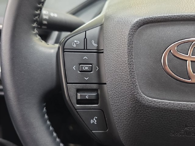 Certified 2025 Toyota Prius LE FWD image 13