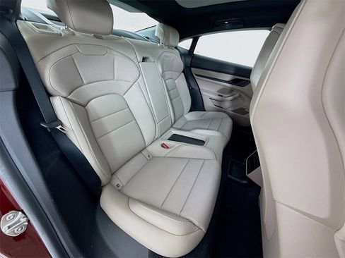 Used 2022 Porsche Taycan image 30