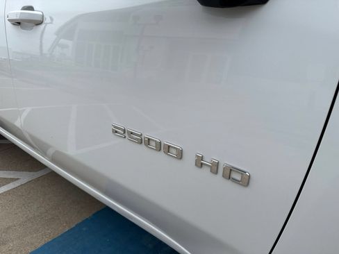 Used 2023 Chevrolet Silverado 2500 LT w/ Convenience Package AWD/4WD image 8