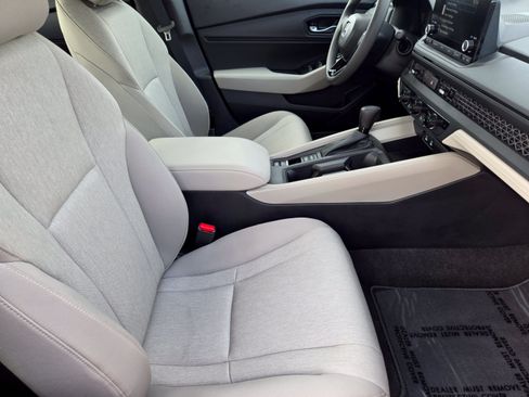 Used 2025 Honda Accord SE image 10