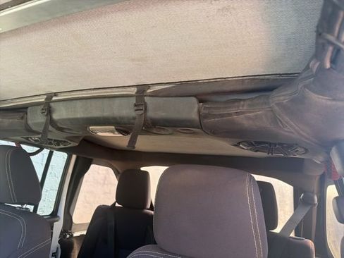 Used 2013 Jeep Wrangler Unlimited Sahara image 23