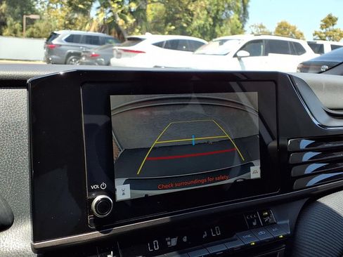 Used 2025 Toyota Camry SE w/ Convenience Package FWD image 9