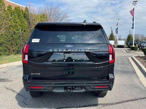 New 2026 Ford Expedition Active image 8