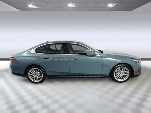 Used 2024 BMW 530i w/ Premium Package RWD image 8