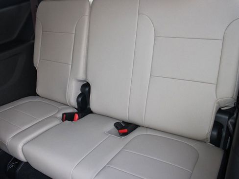 Used 2023 Chevrolet Traverse Premier image 33