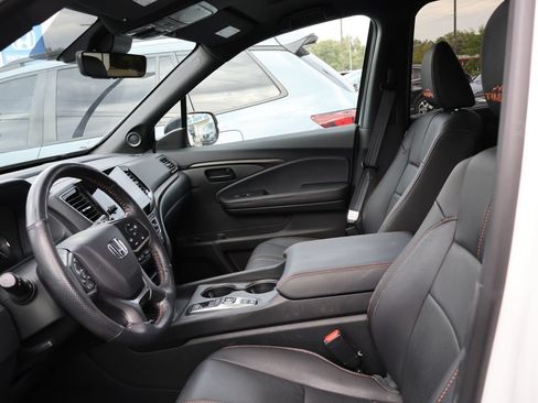 Used 2025 Honda Passport TrailSport image 11