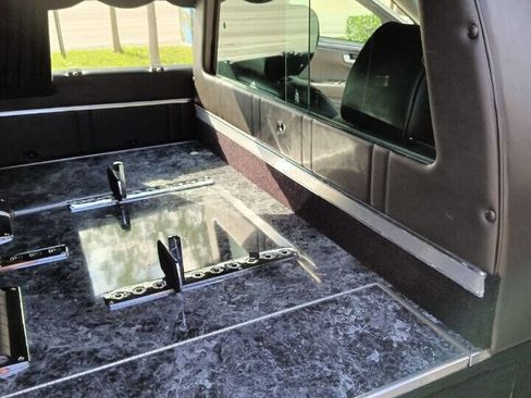 Used 2011 Cadillac DTS Limousine image 8