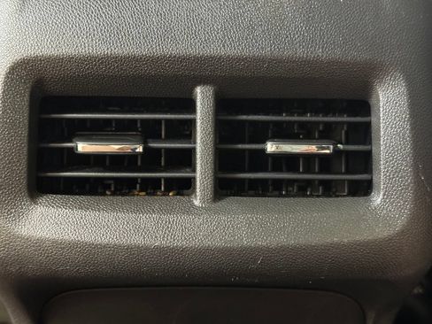 Used 2023 Chevrolet Equinox Premier AWD/4WD image 22