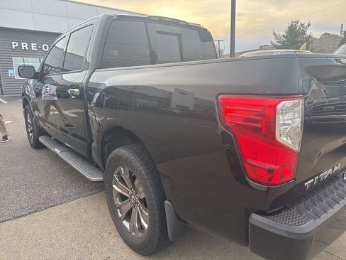 Used 2017 Nissan Titan SV AWD/4WD image 7