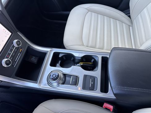 Used 2024 Ford Edge SEL image 37