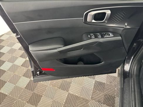 Certified 2025 Kia Sorento EX w/ Panoramic Sunroof Package FWD image 20