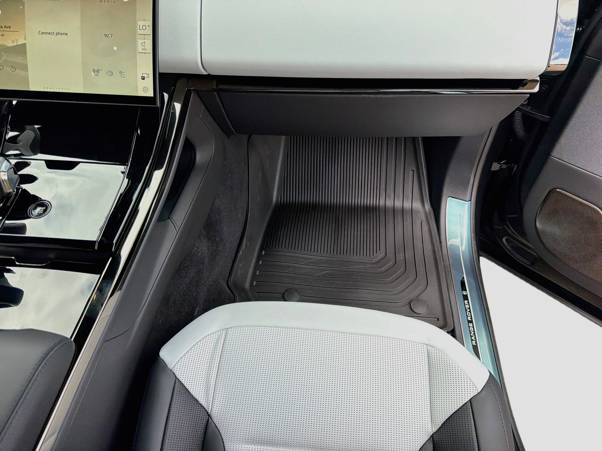 New 2027 Land Rover Range Rover Sport SV AWD/4WD image 18