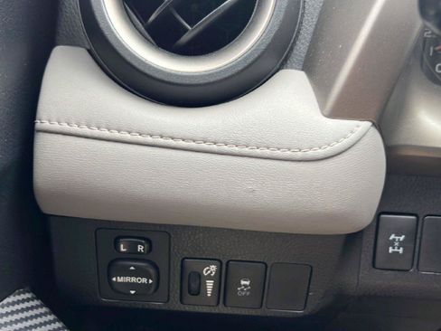 Used 2015 Toyota RAV4 XLE AWD/4WD image 16