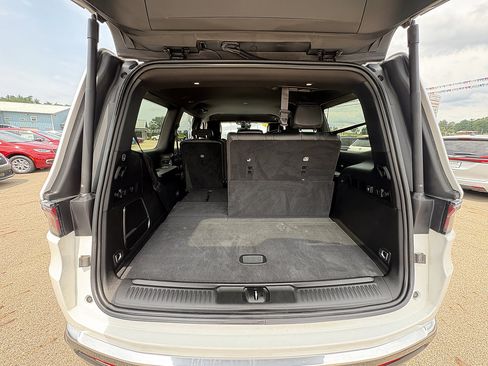 Used 2023 Jeep Wagoneer Series II w/ Rear Seat Video Group 1 AWD/4WD image 15