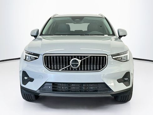 Used 2025 Volvo XC40 B5 Plus AWD/4WD image 2