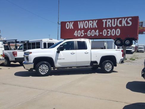 Used 2020 Chevrolet Silverado 2500 LT w/ Convenience Package image 2