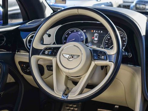 Used 2019 Bentley Bentayga image 19