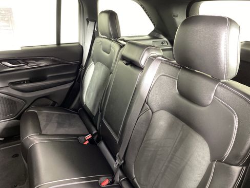 Used 2023 Jeep Grand Cherokee Altitude image 32