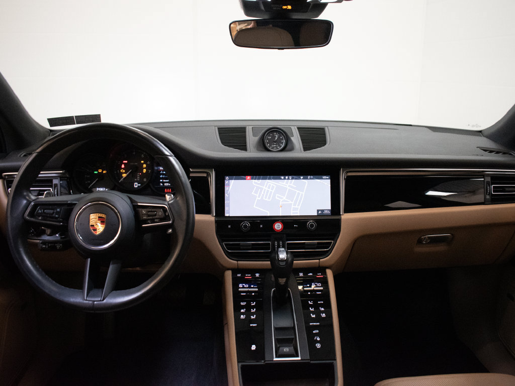 Certified 2023 Porsche Macan AWD/4WD image 23