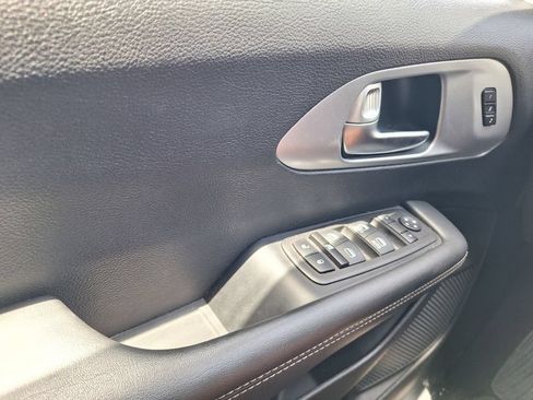 Used 2024 Chrysler Pacifica Limited FWD image 17