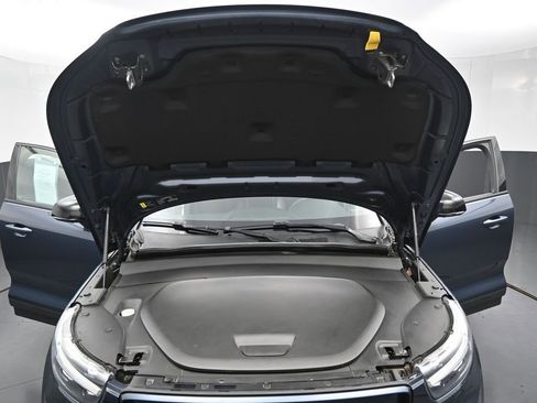 Used 2022 Volvo XC40 P8 Recharge Plus AWD/4WD image 32