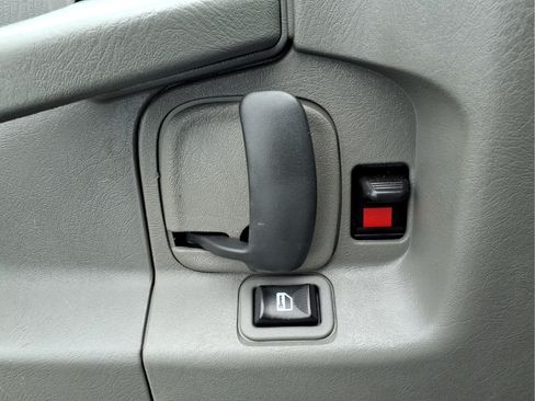 Used 2015 Chevrolet Express 2500 RWD image 15