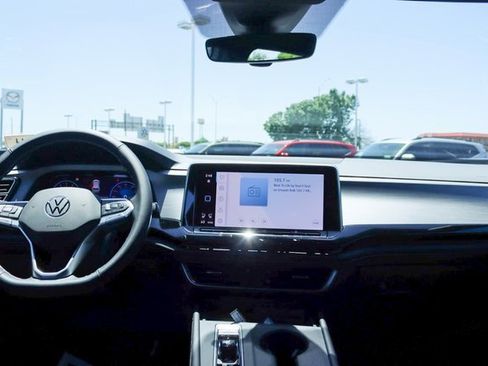 Used 2024 Volkswagen Atlas Cross Sport SE image 10