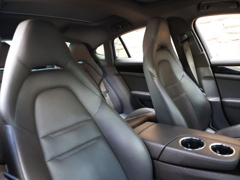 Used 2018 Porsche Panamera 4 image 17