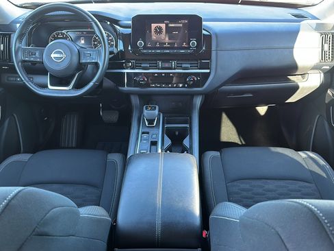 Used 2025 Nissan Pathfinder SV image 21