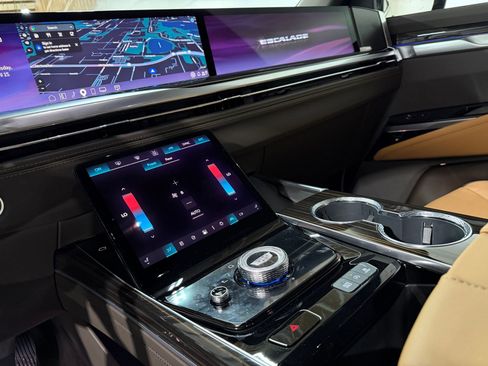 New 2026 Cadillac Escalade Luxury AWD/4WD image 32