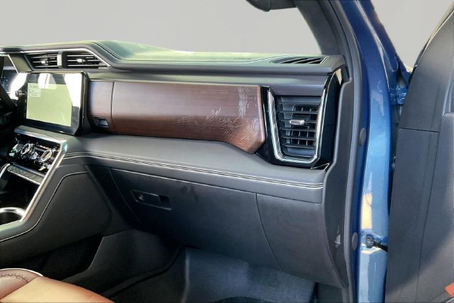 Used 2025 GMC Sierra 2500 Denali Ultimate AWD/4WD image 18