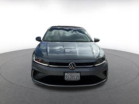 Used 2025 Volkswagen Jetta SE image 4