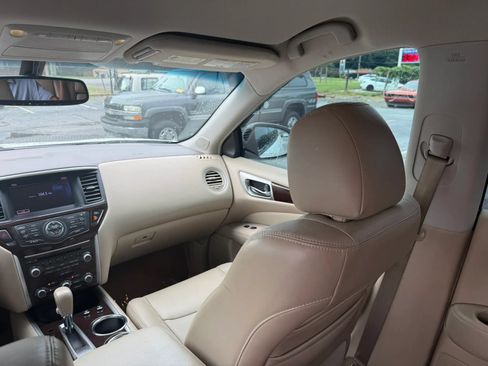 Used 2013 Nissan Pathfinder Platinum FWD image 22
