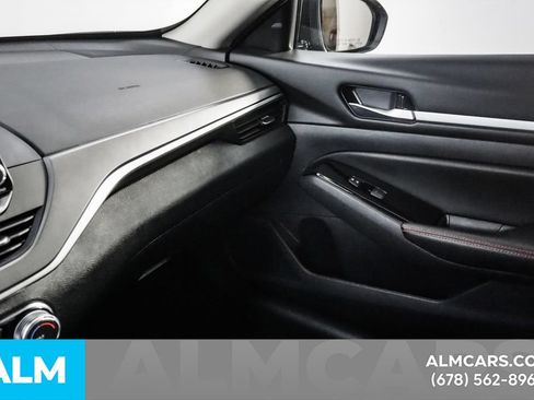 Used 2025 Nissan Altima 2.5 SR FWD image 46