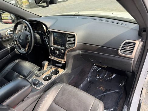 Used 2017 Jeep Grand Cherokee Limited AWD/4WD image 15