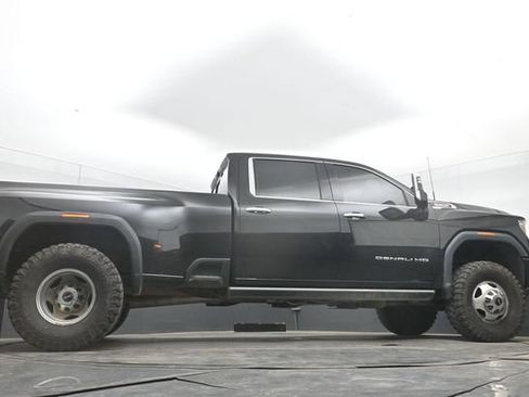 Used 2023 GMC Sierra 3500 Denali w/ Denali Ultimate Package AWD/4WD image 38