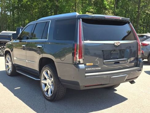 Used 2019 Cadillac Escalade Luxury AWD/4WD image 3