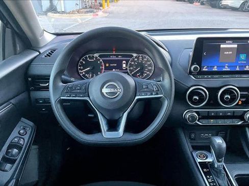 Certified 2025 Nissan Sentra SV image 5