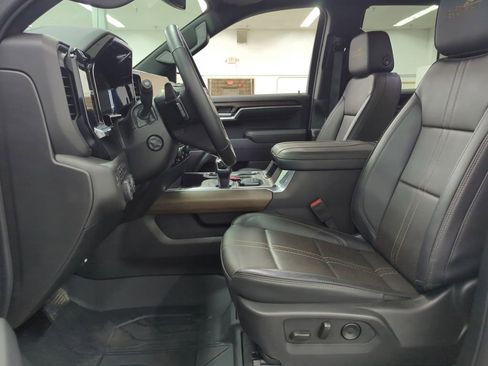Used 2025 Chevrolet Silverado 1500 High Country w/ High Country Premium Package AWD/4WD image 9