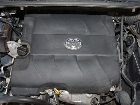 Used 2015 Toyota Sienna XLE Premium FWD image 7