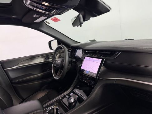 Certified 2024 Jeep Grand Cherokee Limited w/ Luxury Tech Group II image 30