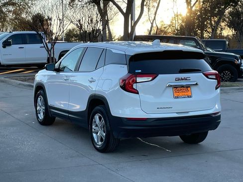 Used 2024 GMC Terrain SLE image 4
