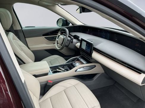 Used 2025 Lincoln Nautilus Reserve AWD/4WD image 15