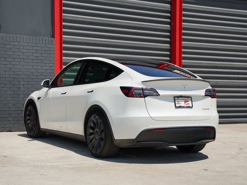 Used 2022 Tesla Model Y Performance AWD/4WD image 11