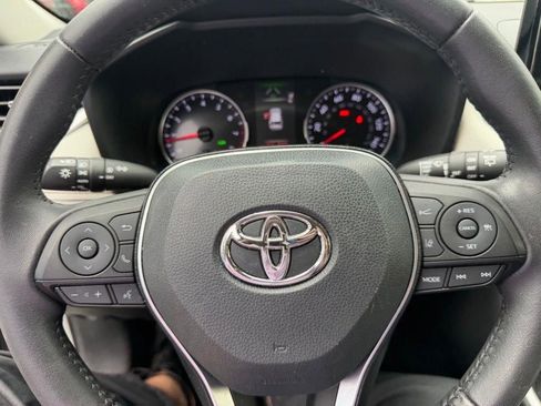 Used 2021 Toyota RAV4 XLE Premium FWD image 17